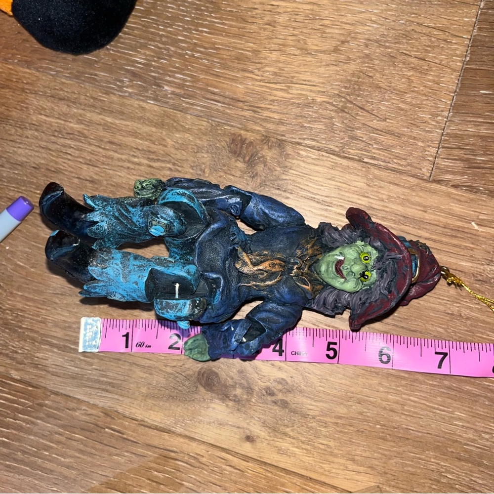 Halloween Sitting Witch Figurine with Hat resin - Picture 4 of 5